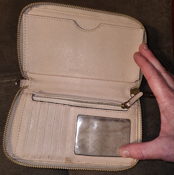 Michael Kors Light Pink Zip Wallet - Picture 2 of 4